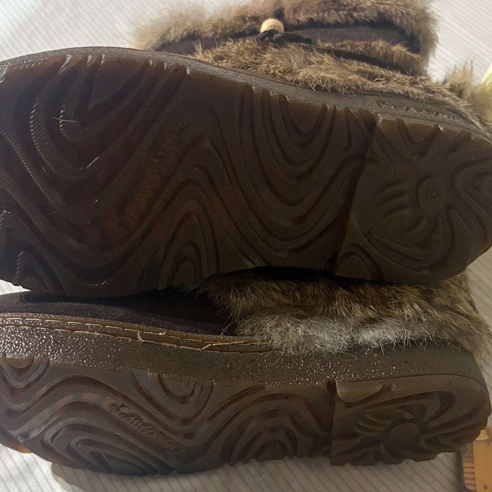 Retro BearPaw Tama Women’s Winter Chocolate Suede and Rabbit Fur Boots - Picture 5 of 9
